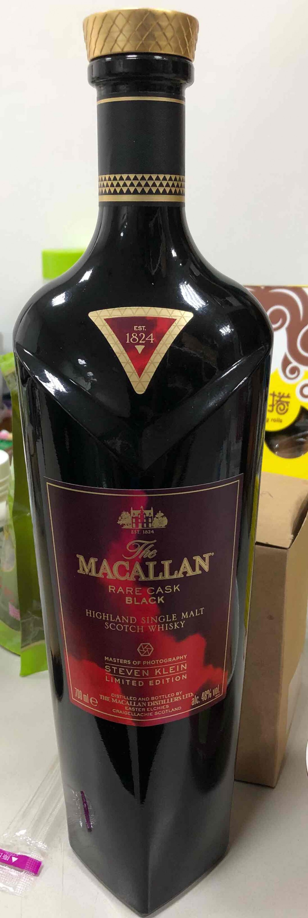 你們好～新年快樂🎉 請問這瓶酒多少錢？