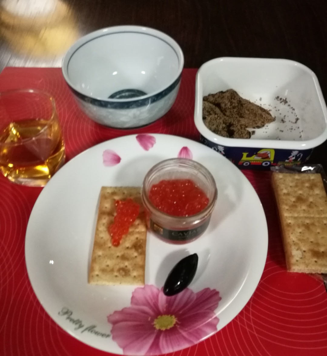 鱼子酱与淡口味的威士忌相应。
