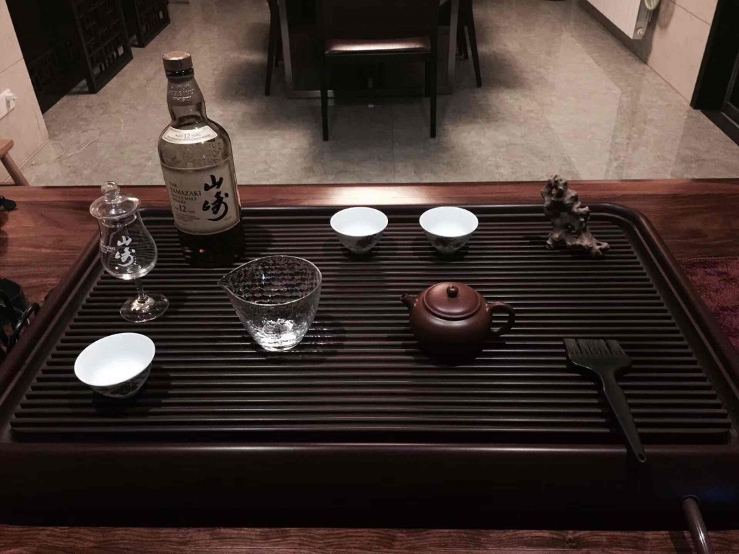 茶與酒，舒服的搭配<img src='https://sdata.whiskyworm.com/xcxpics/emoji_1.png' class='emoji' /><img src='https://sdata.whiskyworm.com/xcxpics/emoji_1.png' class='emoji' /><img src='https://sdata.whiskyworm.com/xcxpics/emoji_1.png' class='emoji' />