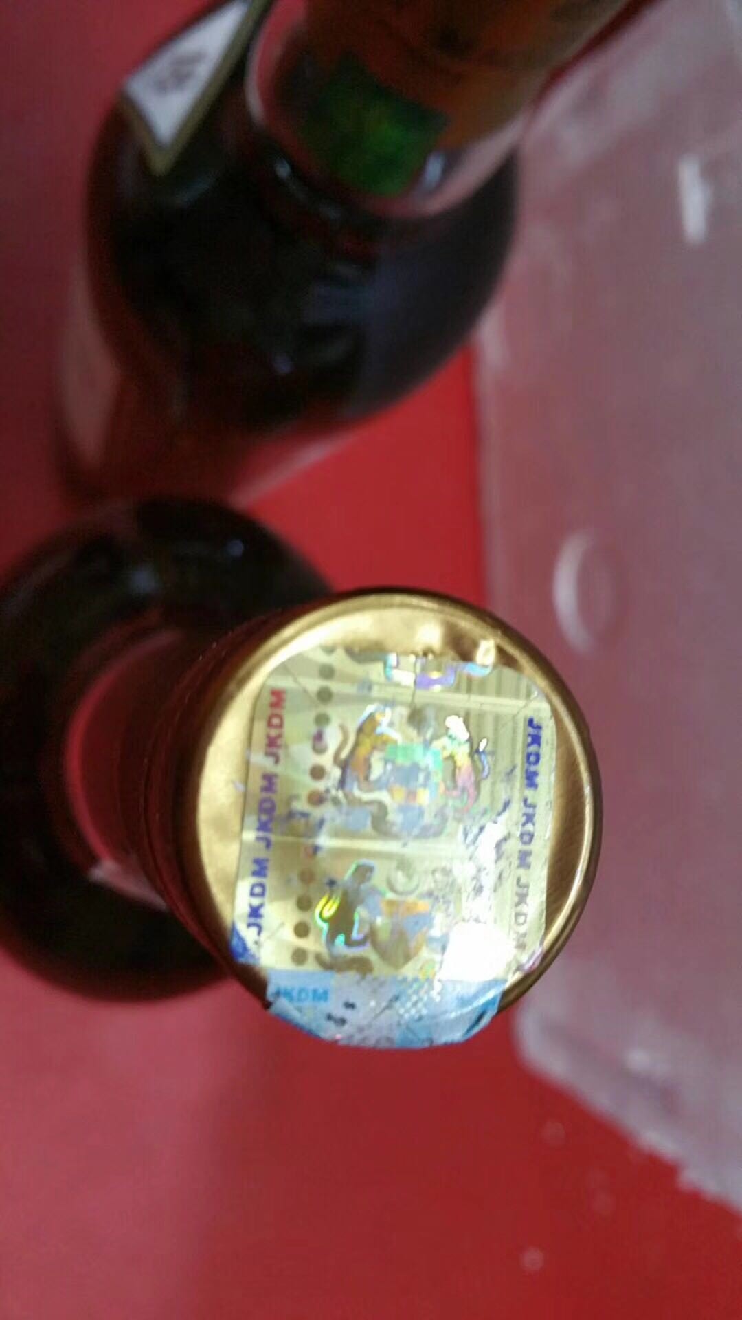 正规税标，商家标，大家看看货正不正<img src='https://sdata.whiskyworm.com/xcxpics/emoji_21.png' class='emoji' />，要看假货的可以来酒虫网总部看看