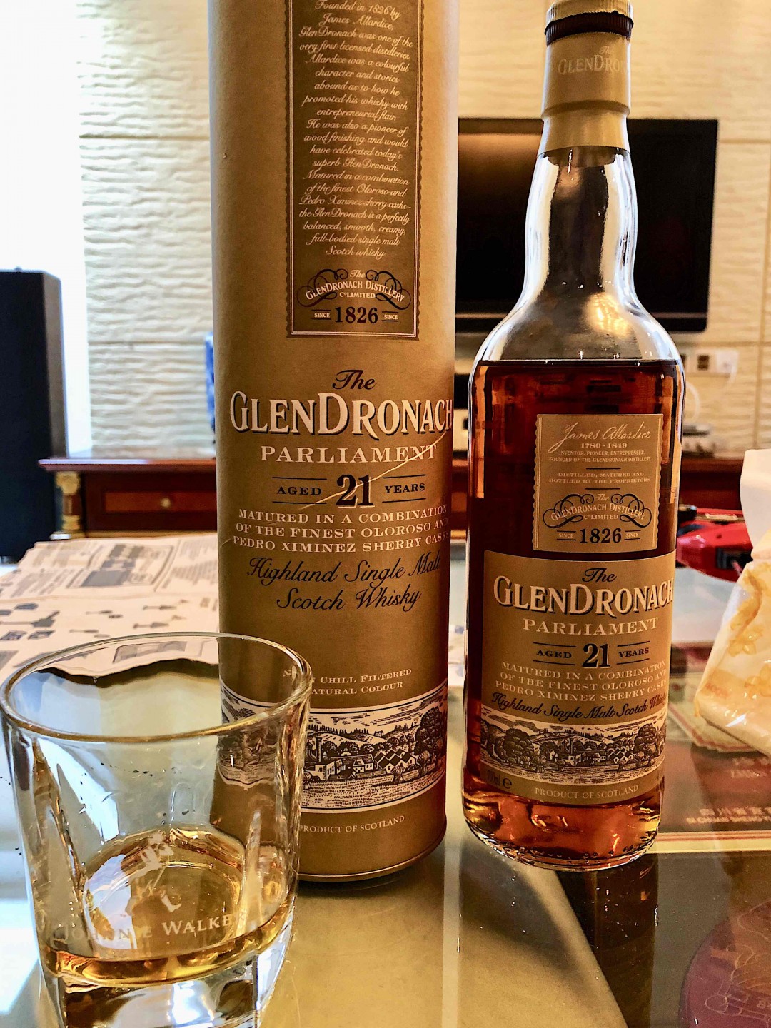 喝威士忌和衣服一样，都是时尚～没有气质的人，穿不出样子，喝不懂情怀。