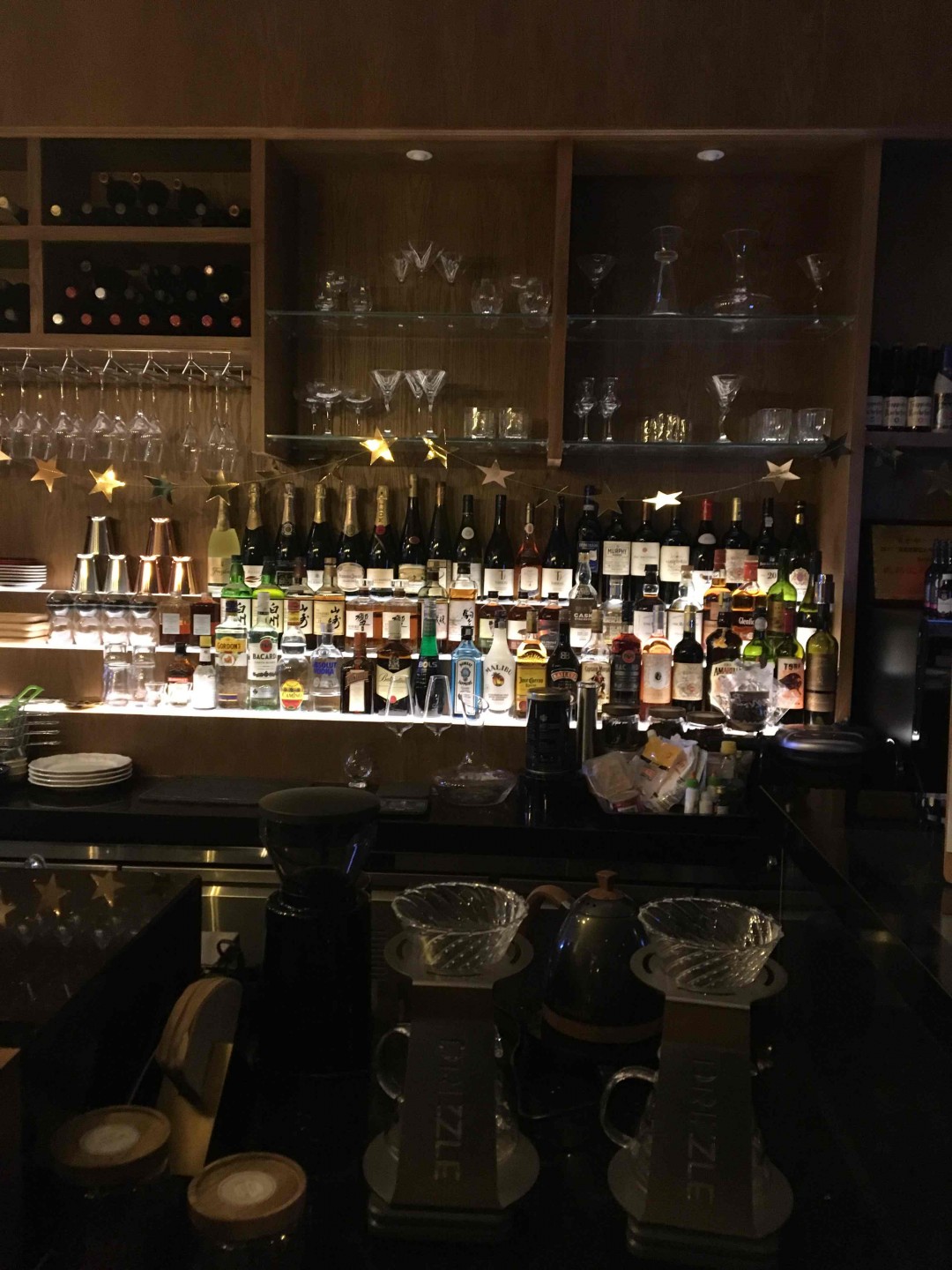 求推珠海威士忌酒吧，最好带雪茄。