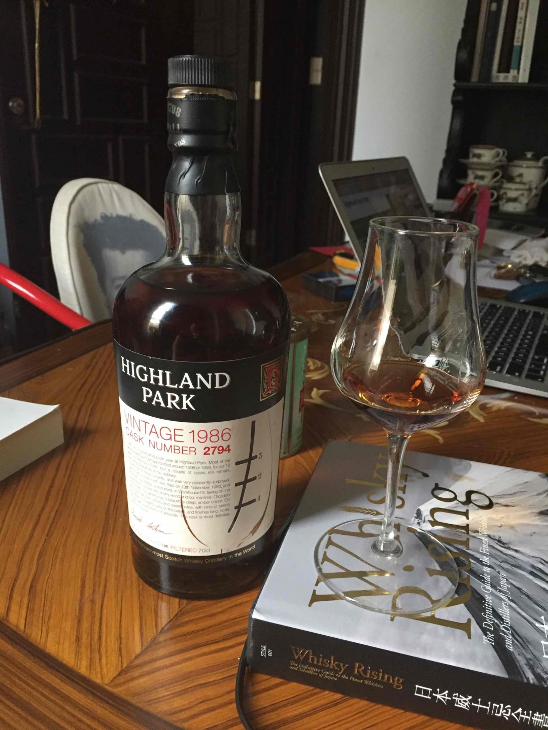 我想了想喝这杯酒的理由应该是，我想喝了<img src='https://sdata.whiskyworm.com/xcxpics/emoji_53.png' class='emoji' />