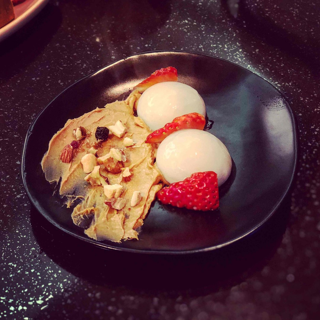 和家人一起吃元宵，再自己喝一杯～祝大家元宵节快乐！圆圆满满！