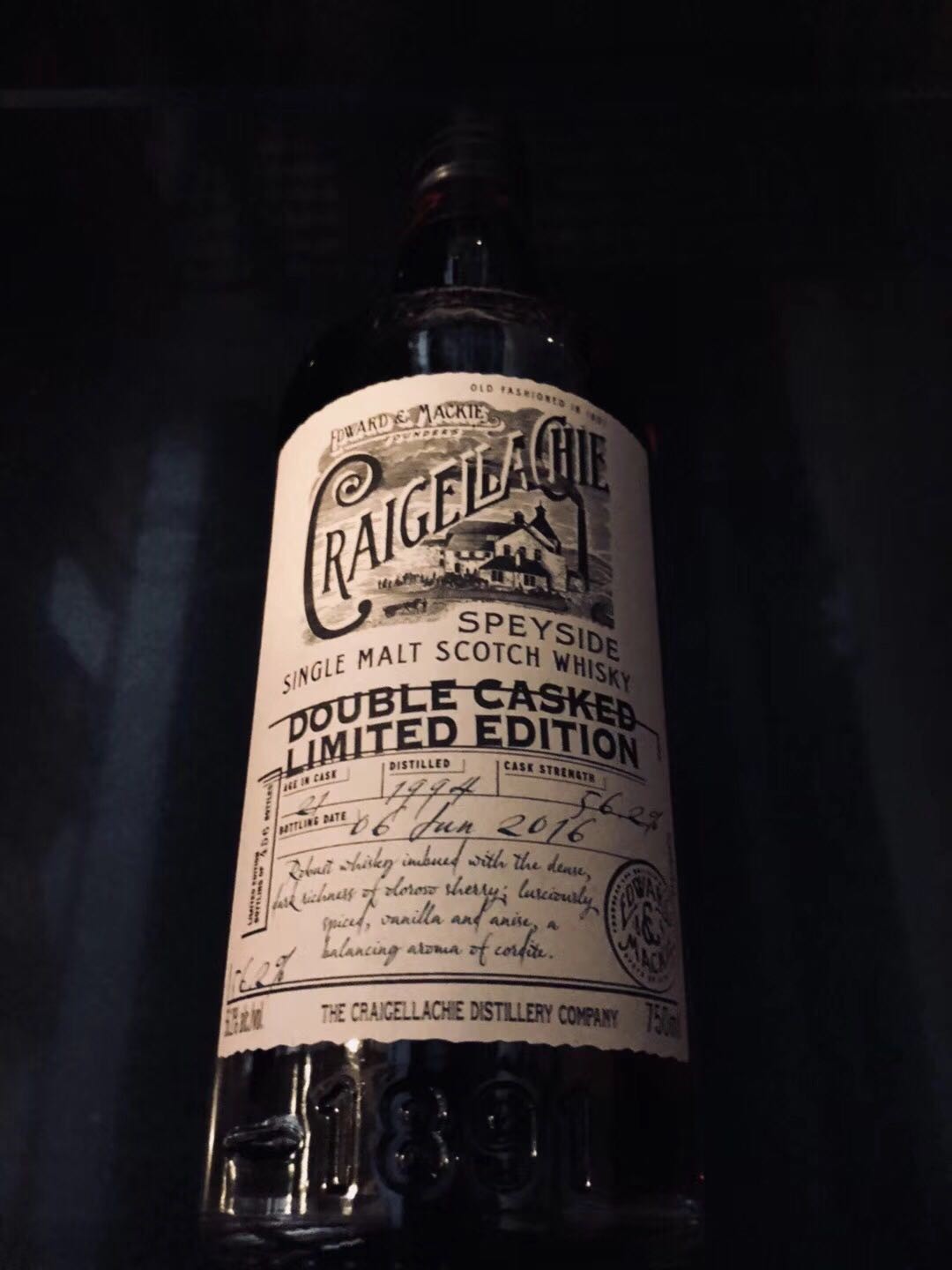 31年2017世界单一麦芽威士忌第一☝️️ 当你有了31年你又开始疯抢全球限量的33年 1800瓶💪，33年到手你又开始满世界的找21年全球限量456瓶 所以说懂得它的价值的人都赚到了👍