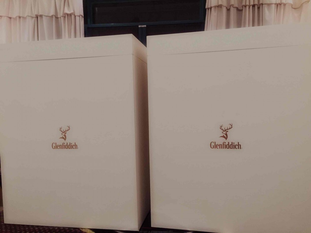 拆箱，就像孩子拆礼物盒子🎁