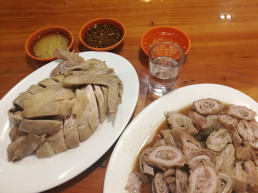 一斤大肠半只鸡送下这最后的一两半金门高粱酒