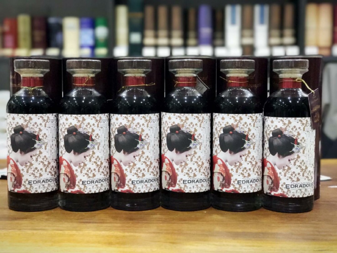 之前没分享到。mma麦芽狂人拿到金牌了。刚好可以分享给大家。好喝的酒，好看的酒标。品酒之余的小乐趣。浤福洋行-白艺妓，爱德多尔。