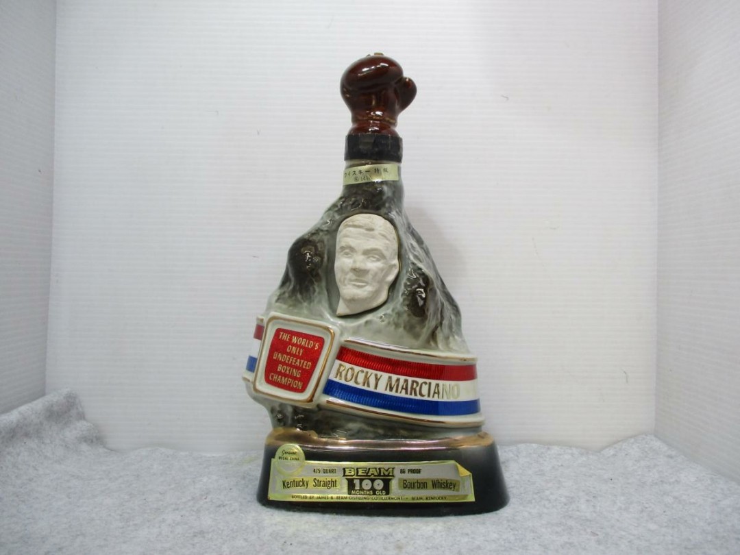 我藏的beam 波本。漂亮陶瓶秀一个