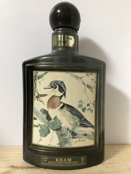 我藏的beam 波本。漂亮陶瓶秀一个