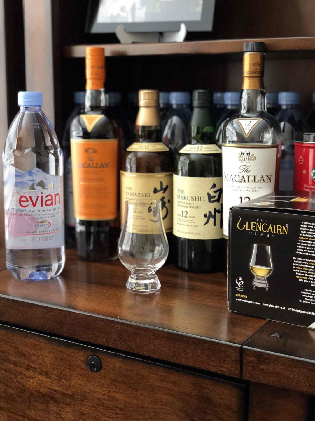 今天匆忙间买了威士忌酒杯回家一查原来还有点牌子 （glencairn)且是水晶的 不错