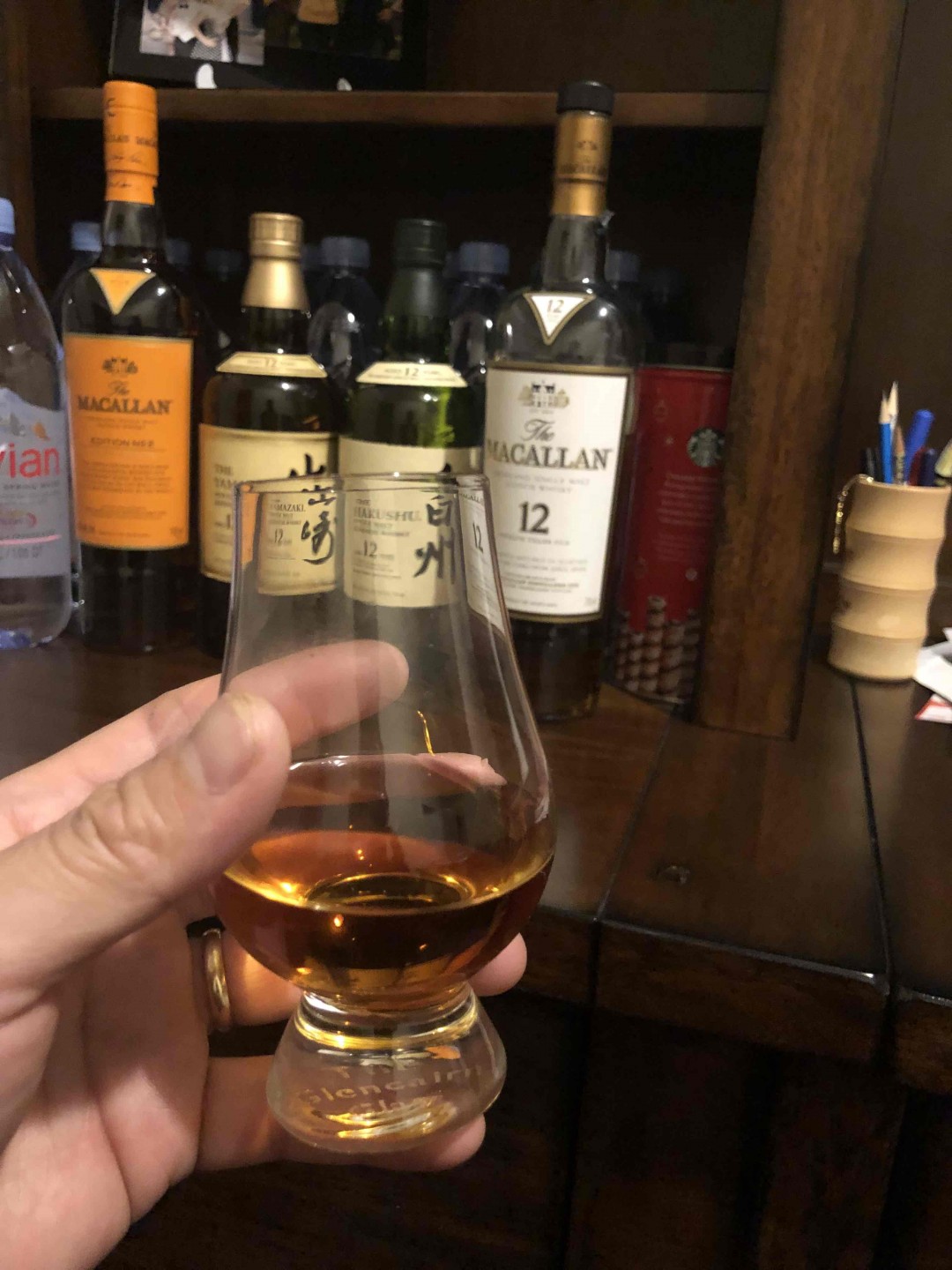 今天匆忙间买了威士忌酒杯回家一查原来还有点牌子 （glencairn)且是水晶的 不错