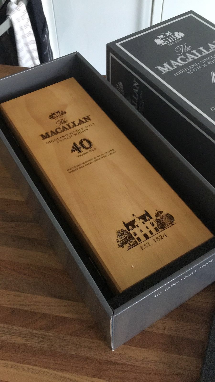 太高興了，效率真高👍 Macallan 40 (2017) 終於在英國收到了💪 全球限量465支🤣🤣🤣
