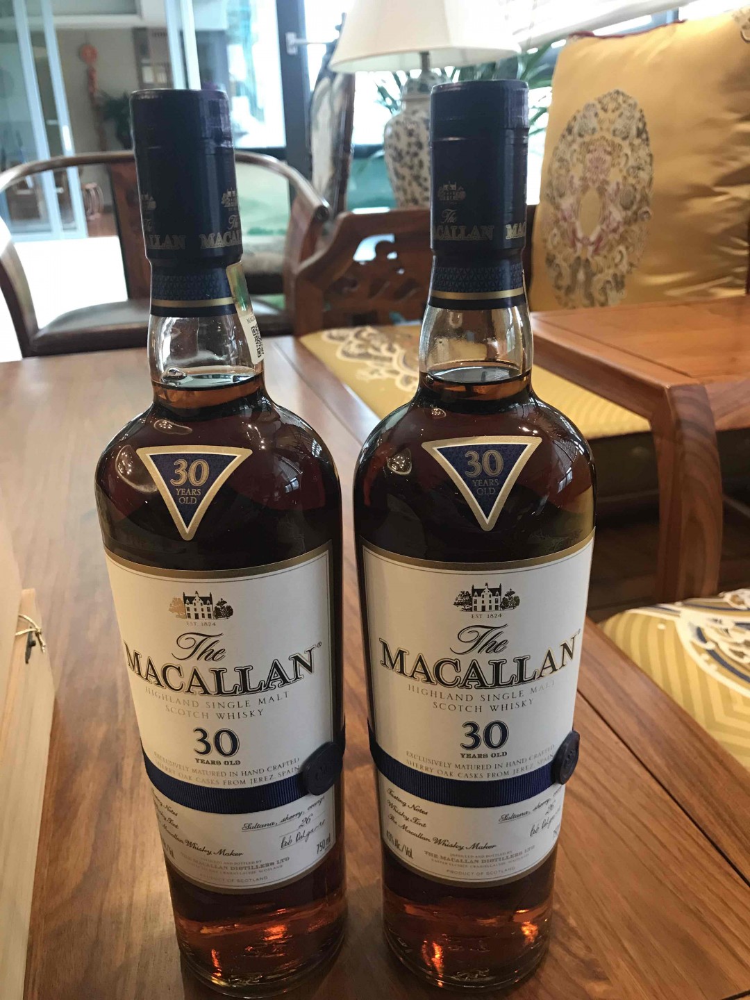 这样评论这两瓶酒有问题？？有懂行的大神发表下建议