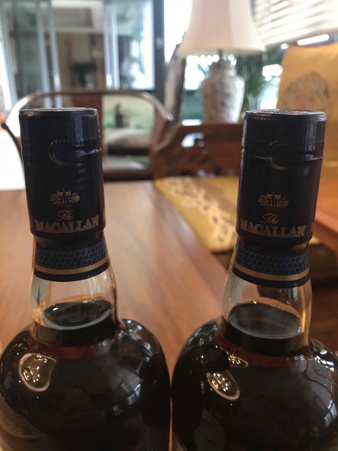 这样评论这两瓶酒有问题？？有懂行的大神发表下建议