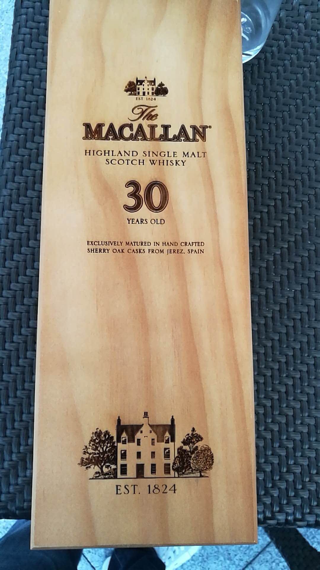 这样评论这两瓶酒有问题？？有懂行的大神发表下建议