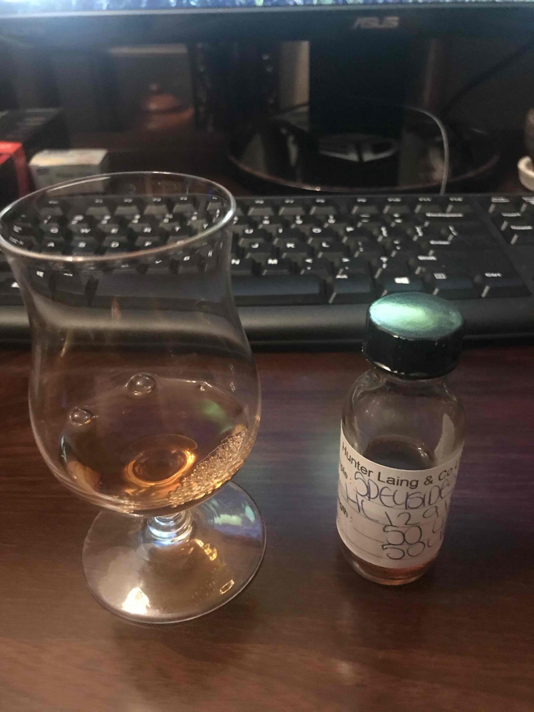 试酒，格兰花格50年，高年份还有50度的酒精度，入口非常厚重，典型的高年份雪梨桶味道，而不是新鲜雪梨桶雪莉酒的味道！非常好喝！期待酒蟲的下一个单桶