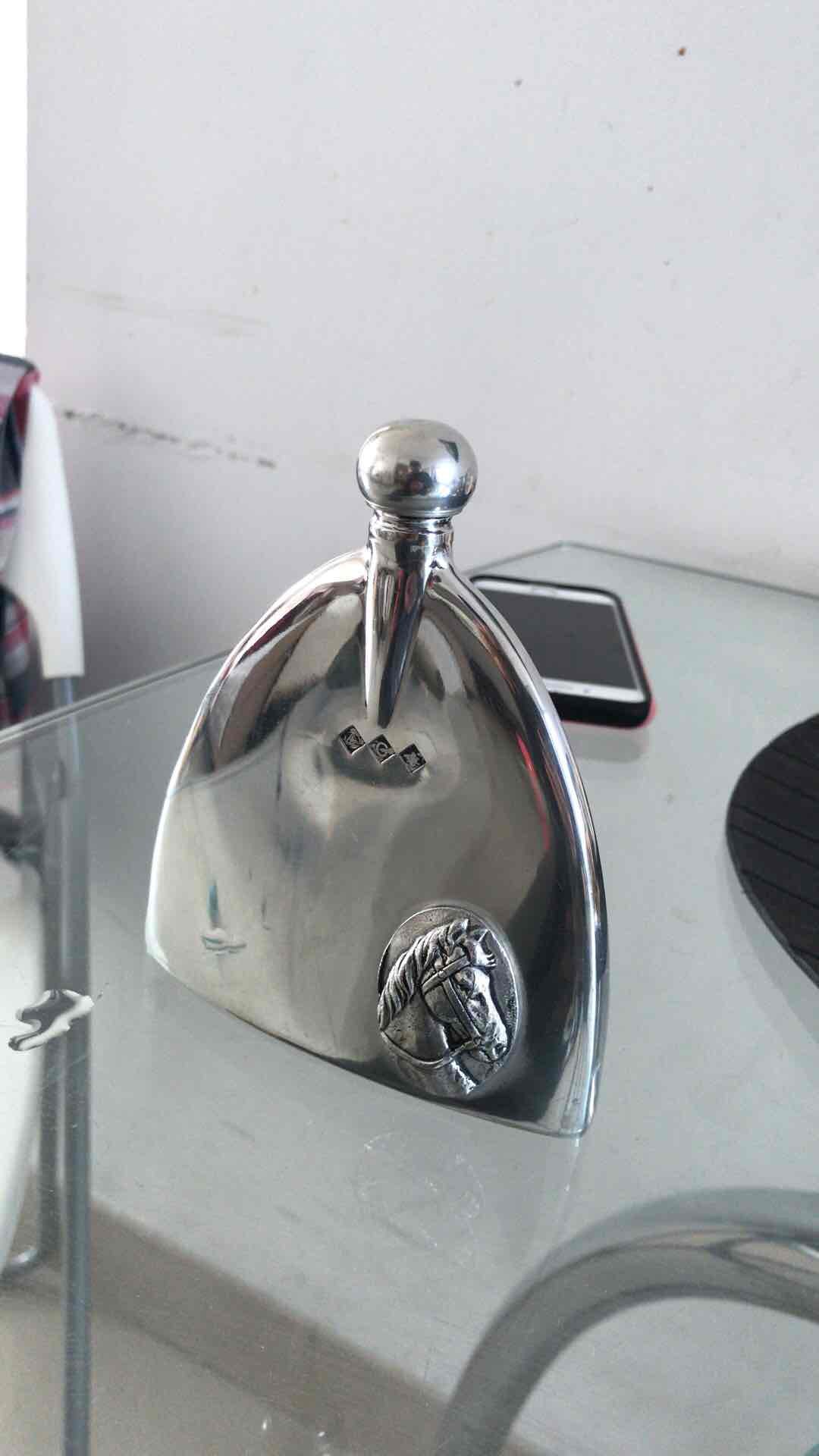 有时候喝酒，只是想对自己不那么好