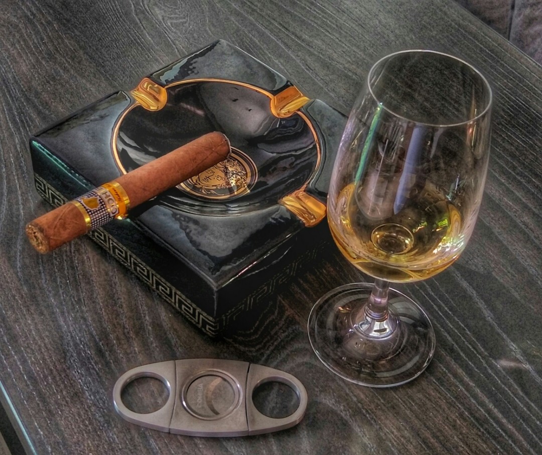 午后...一茄一酒