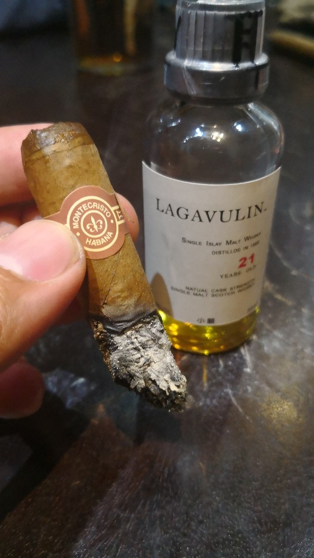 2004 Mon + Lagavulin 21