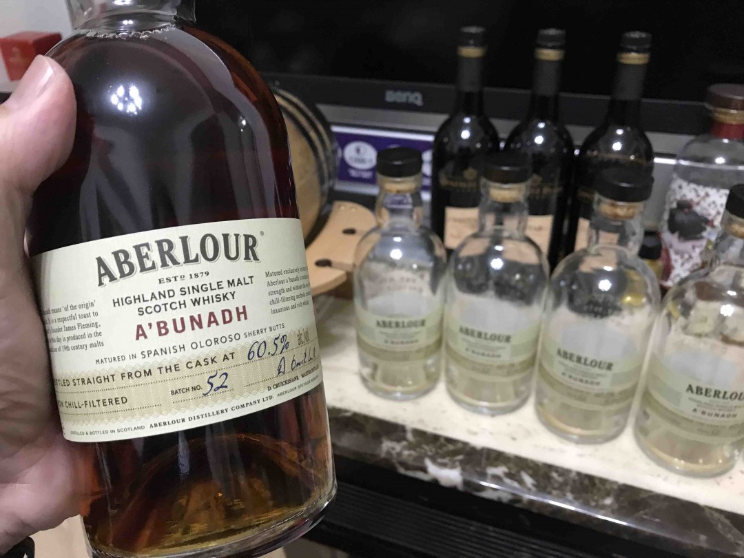 去年9月用PX雪莉酒润桶，今年三月满半年后将雪莉酒倒出来，原本3瓶变2瓶多一点，天使分享盛。 后装亚伯乐NAS原酒，期待变化。