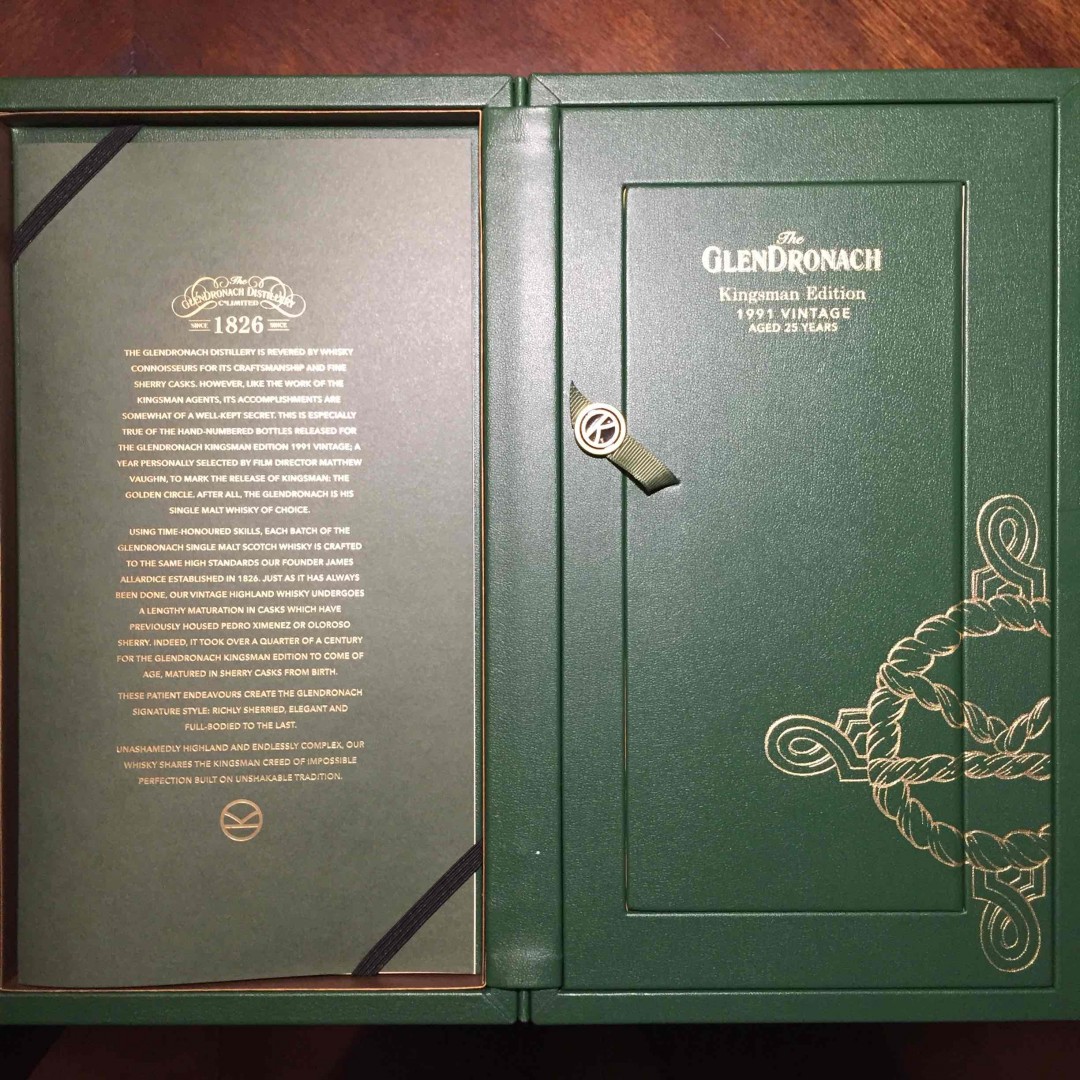 生日终于收到了，期待第三部<img src='https://sdata.whiskyworm.com/xcxpics/emoji_14.png' class='emoji' />