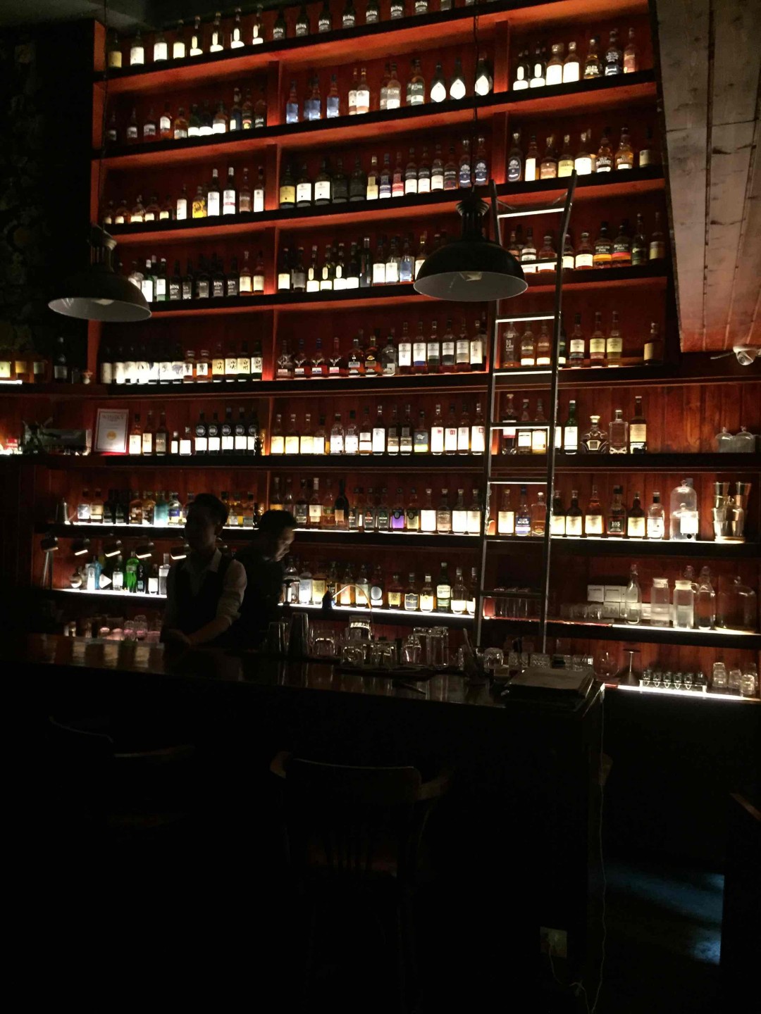 喝完朋友生日酒，顺便看看传说中的KK，介绍很专业，店里展示了很多限量款，不过都是非卖品！下次有地方喝酒了<img src='https://sdata.whiskyworm.com/xcxpics/emoji_45.png' class='emoji' /><img src='https://sdata.whiskyworm.com/xcxpics/emoji_45.png' class='emoji' />