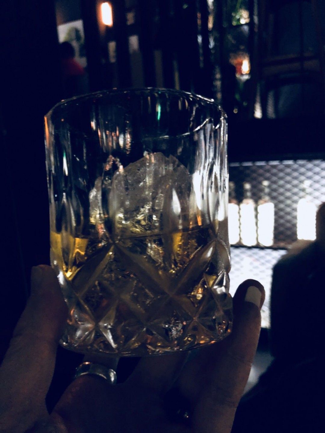 今天换个场子喝酒，来杯百富12年润润干渴的嗓子