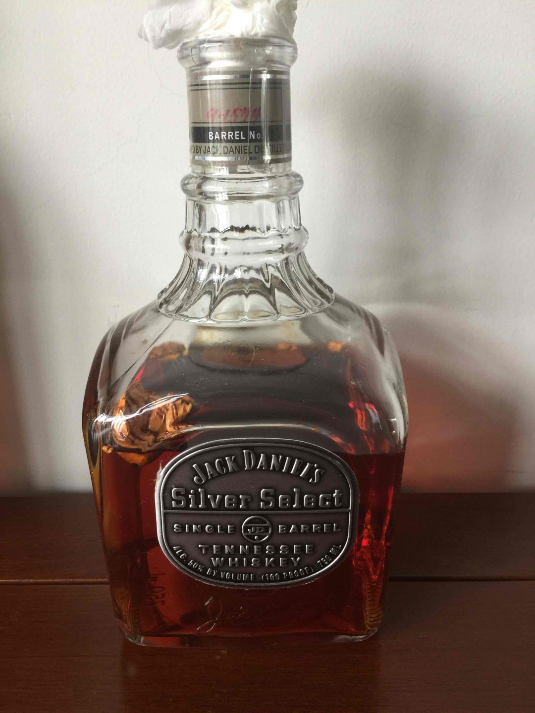 这酒有年头了，木塞断里面了<img src='https://sdata.whiskyworm.com/xcxpics/emoji_6.png' class='emoji' />