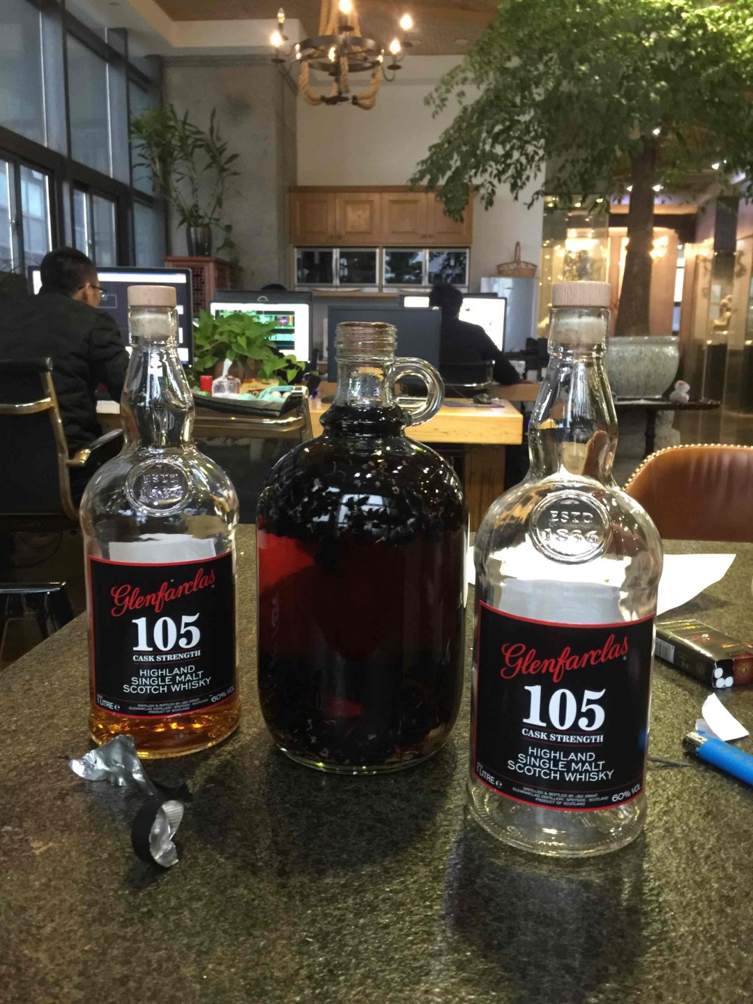 人到中年，威士忌里泡枸杞！