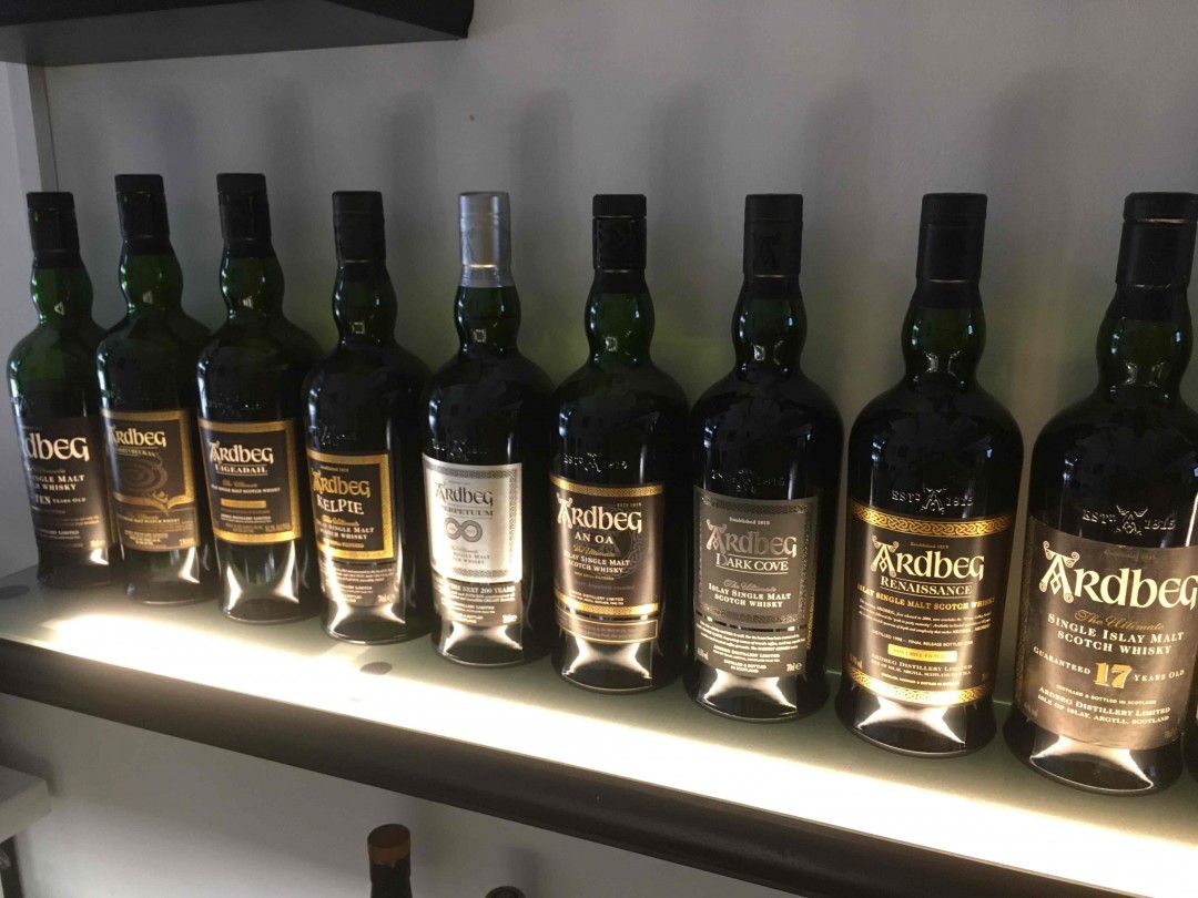 不知不覺 工作室裡有一溜阿貝了