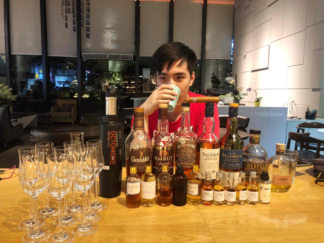 今晚群友们又来探班搞事了