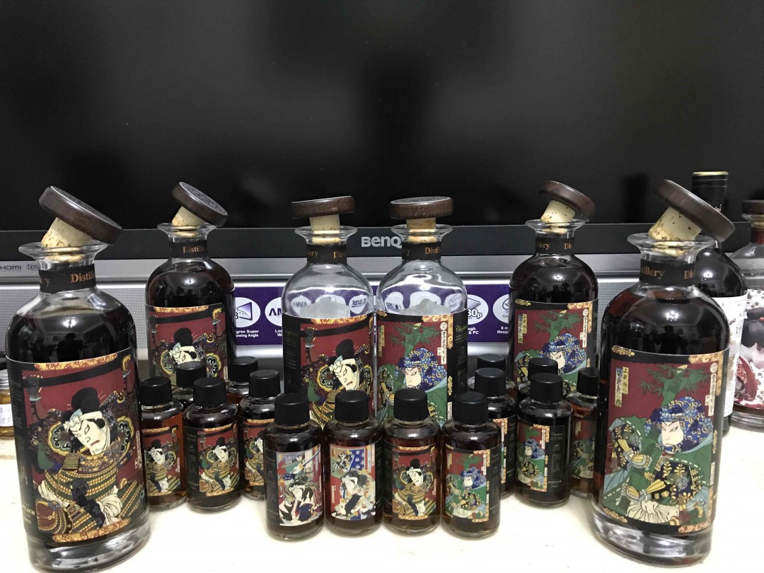 威士忌日来装分享瓶。分享瓶纪录。这次开的量太多了一些，很辛苦。 有开分享瓶的大哥就知道了。 最累的是包装跟寄送！