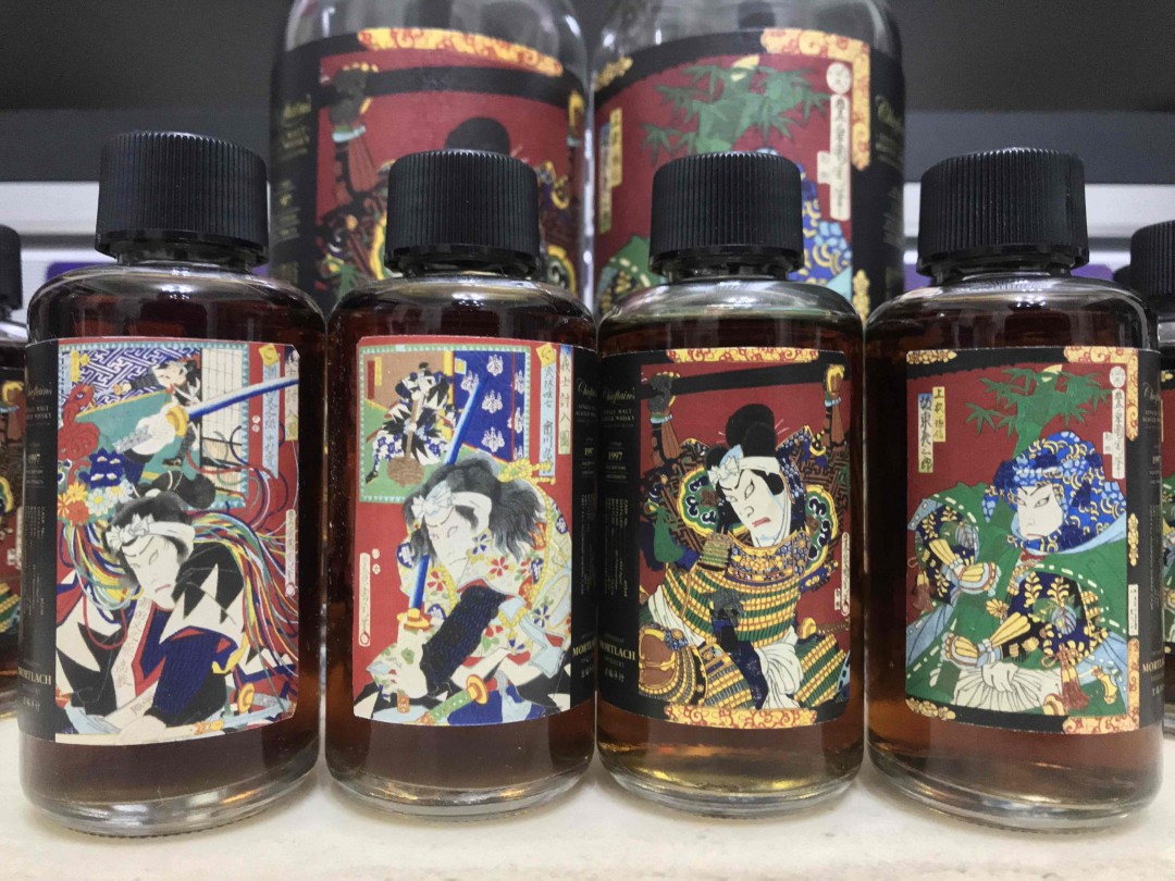 威士忌日来装分享瓶。分享瓶纪录。这次开的量太多了一些，很辛苦。 有开分享瓶的大哥就知道了。 最累的是包装跟寄送！