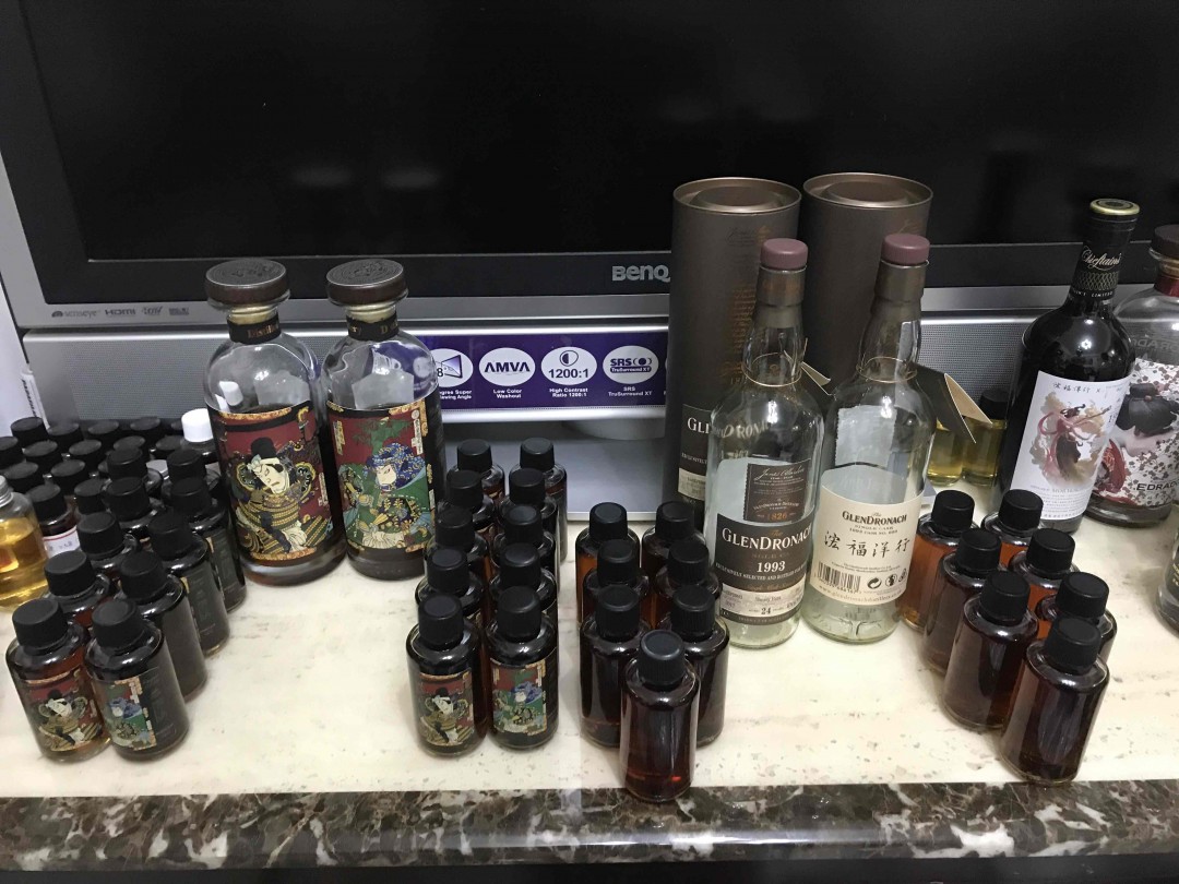 威士忌日来装分享瓶。分享瓶纪录。这次开的量太多了一些，很辛苦。 有开分享瓶的大哥就知道了。 最累的是包装跟寄送！