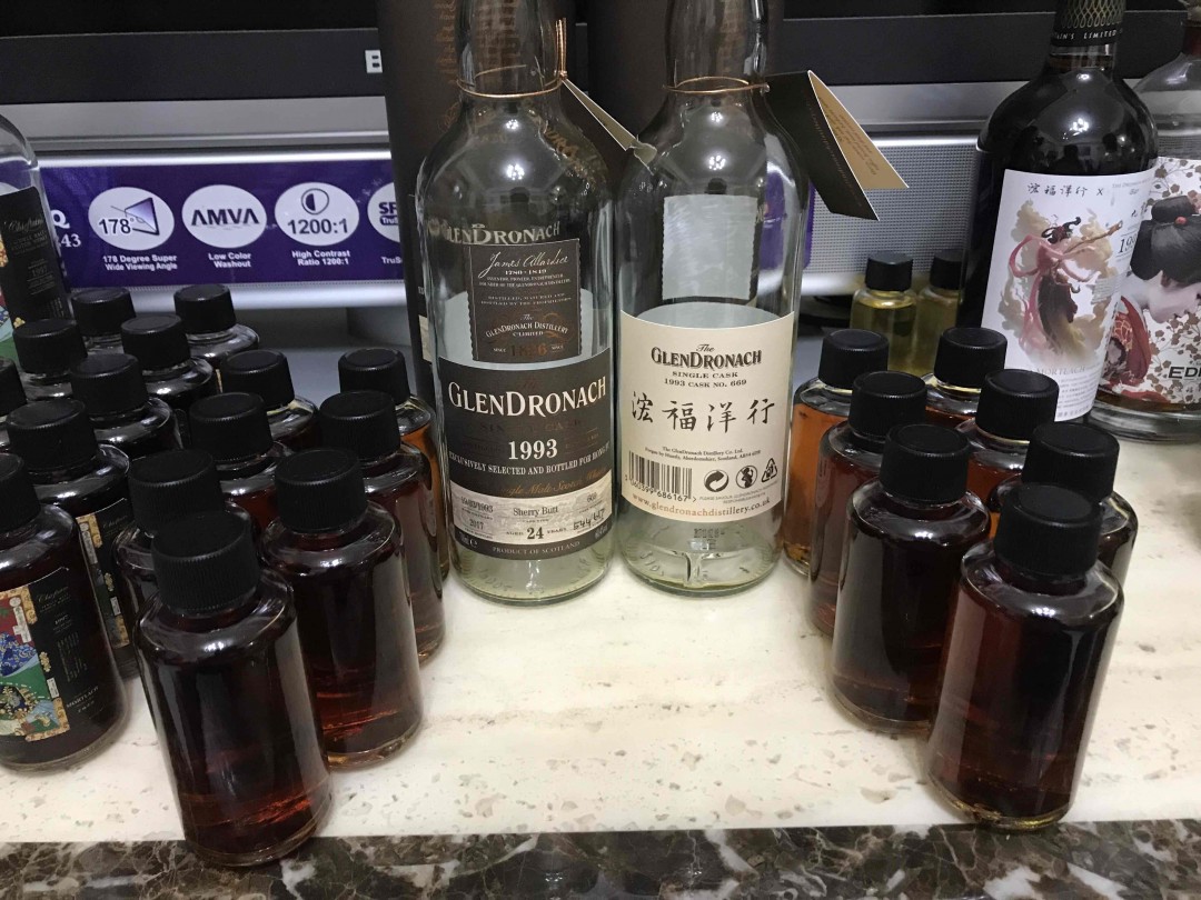 威士忌日来装分享瓶。分享瓶纪录。这次开的量太多了一些，很辛苦。 有开分享瓶的大哥就知道了。 最累的是包装跟寄送！