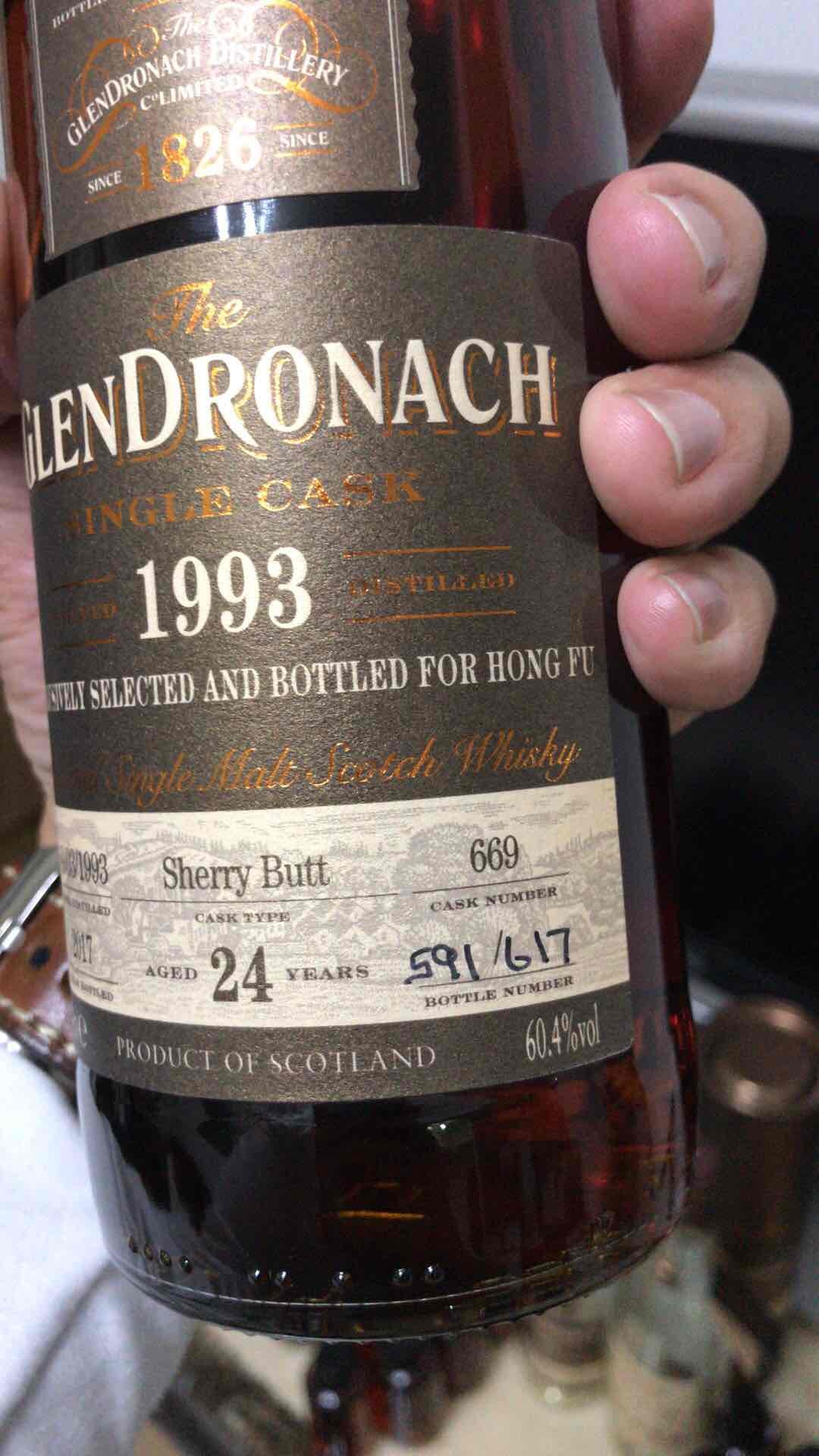 威士忌日来装分享瓶。分享瓶纪录。这次开的量太多了一些，很辛苦。 有开分享瓶的大哥就知道了。 最累的是包装跟寄送！