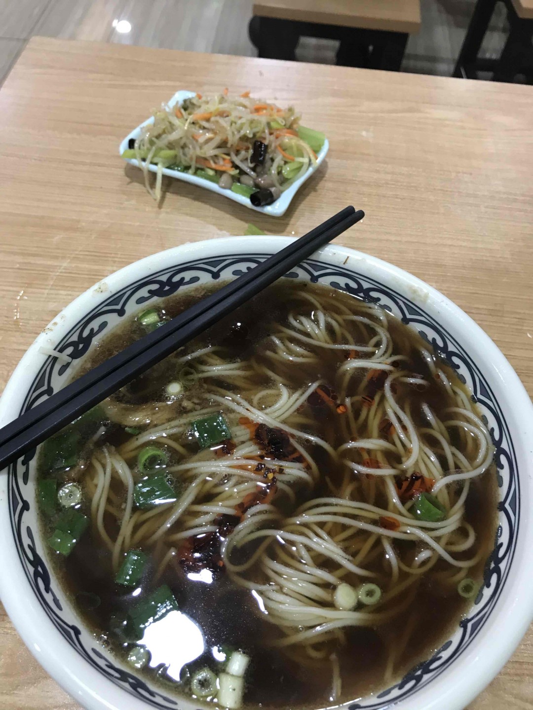 往事知多少？酒后微醺需吃面…