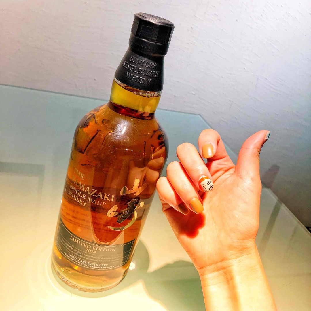 把我最爱的两支酒画在指甲上！！