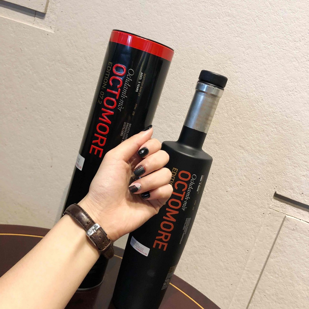 把我最爱的两支酒画在指甲上！！