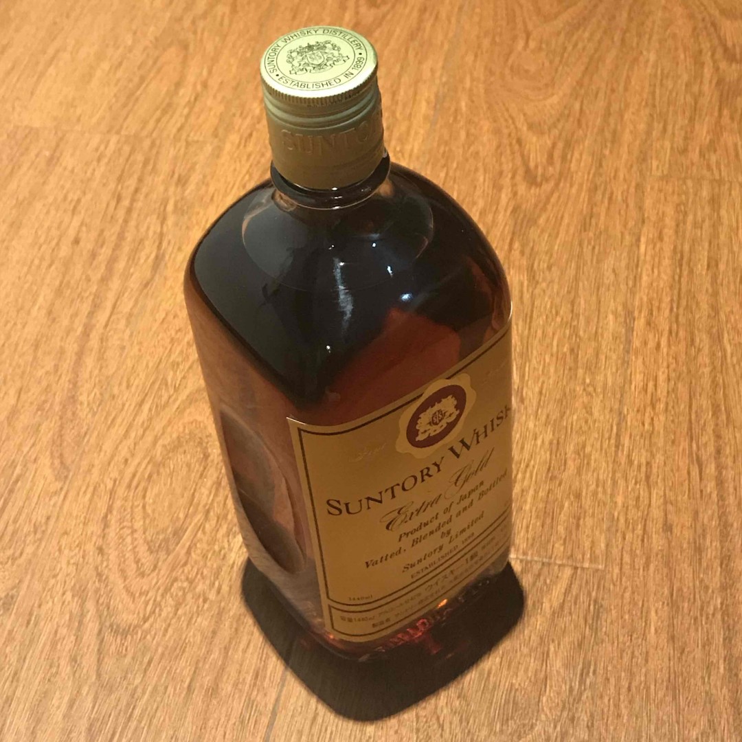 三得利Extra Gold＋巴卡拉金彩杯＋烟灰缸