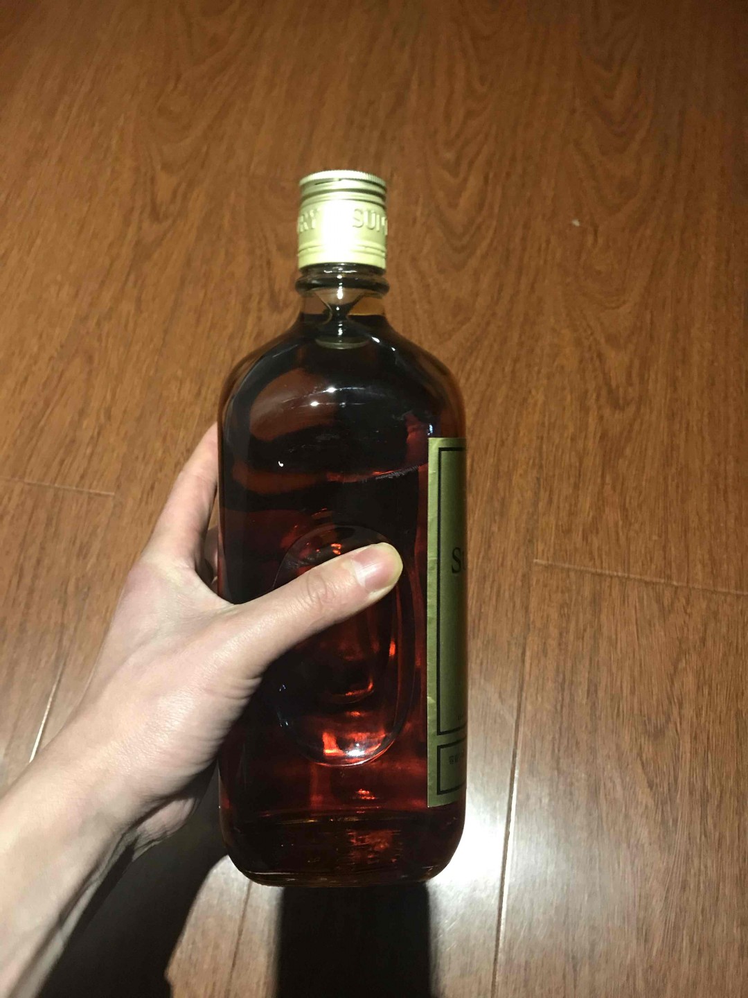 三得利Extra Gold＋巴卡拉金彩杯＋烟灰缸