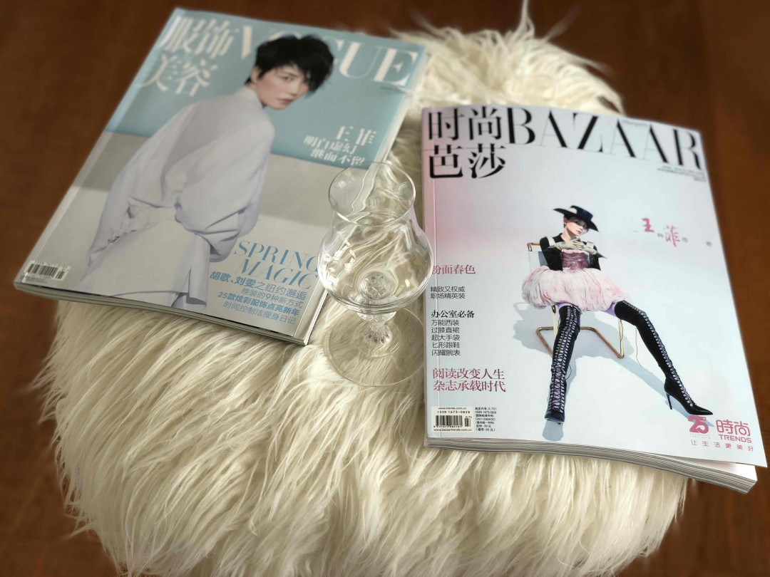 刚收到的麦卡伦莱俪杯和杂志