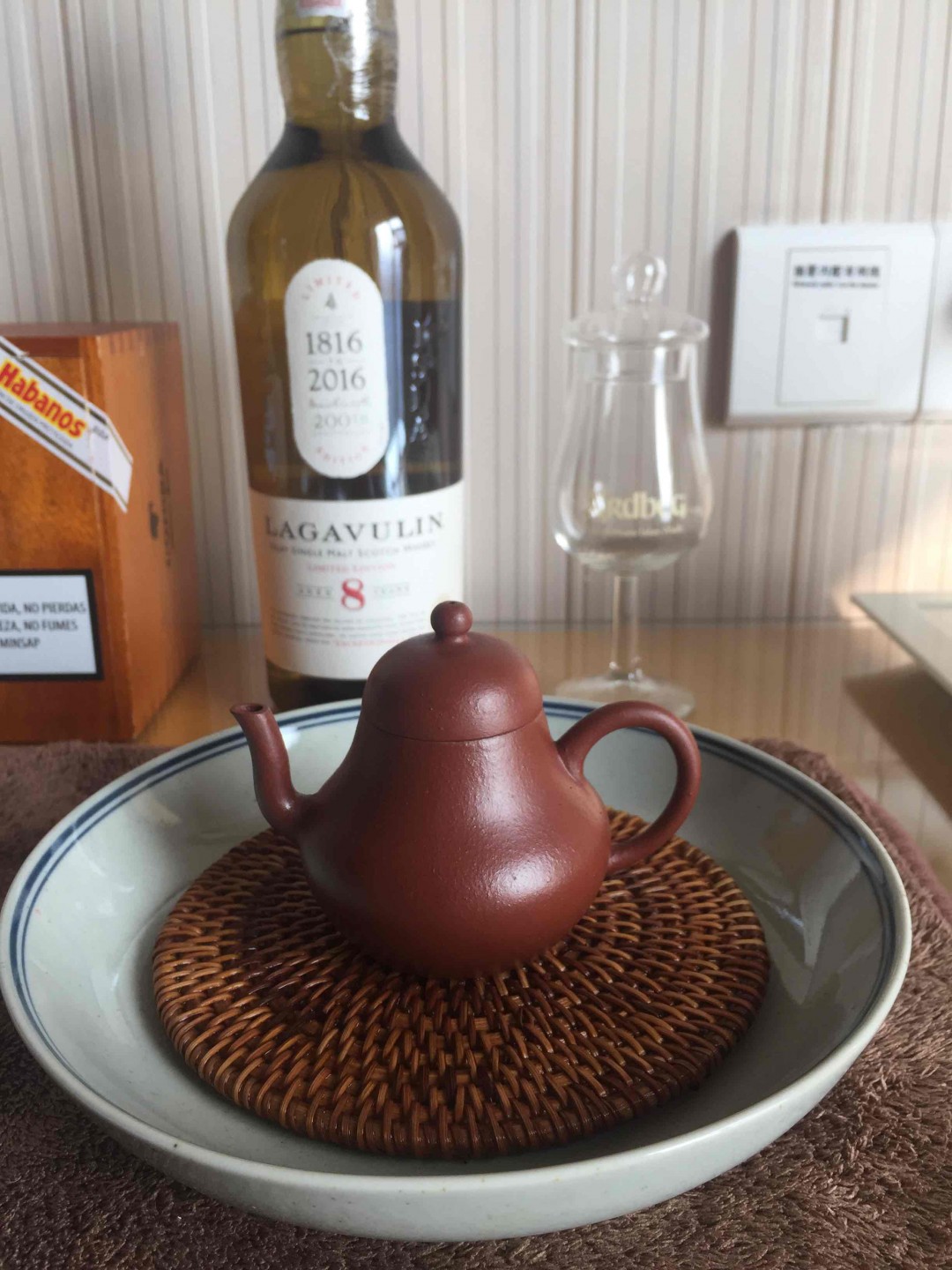 出差～也離不開，茶，酒，茄<img src='https://sdata.whiskyworm.com/xcxpics/emoji_5.png' class='emoji' /><img src='https://sdata.whiskyworm.com/xcxpics/emoji_5.png' class='emoji' /><img src='https://sdata.whiskyworm.com/xcxpics/emoji_5.png' class='emoji' />