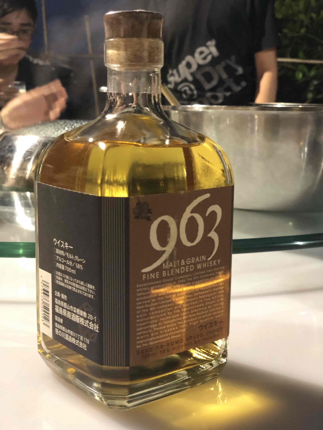 中伏！笹之川963！這隻人家送的，喝下去根本不是58度，是72度，辣死啦，沒香味，基本很難咽下去，乾脆拿來泡酒算了。 上次去大阪，我也買了一瓶21年的，祈求不要這樣喔⋯⋯