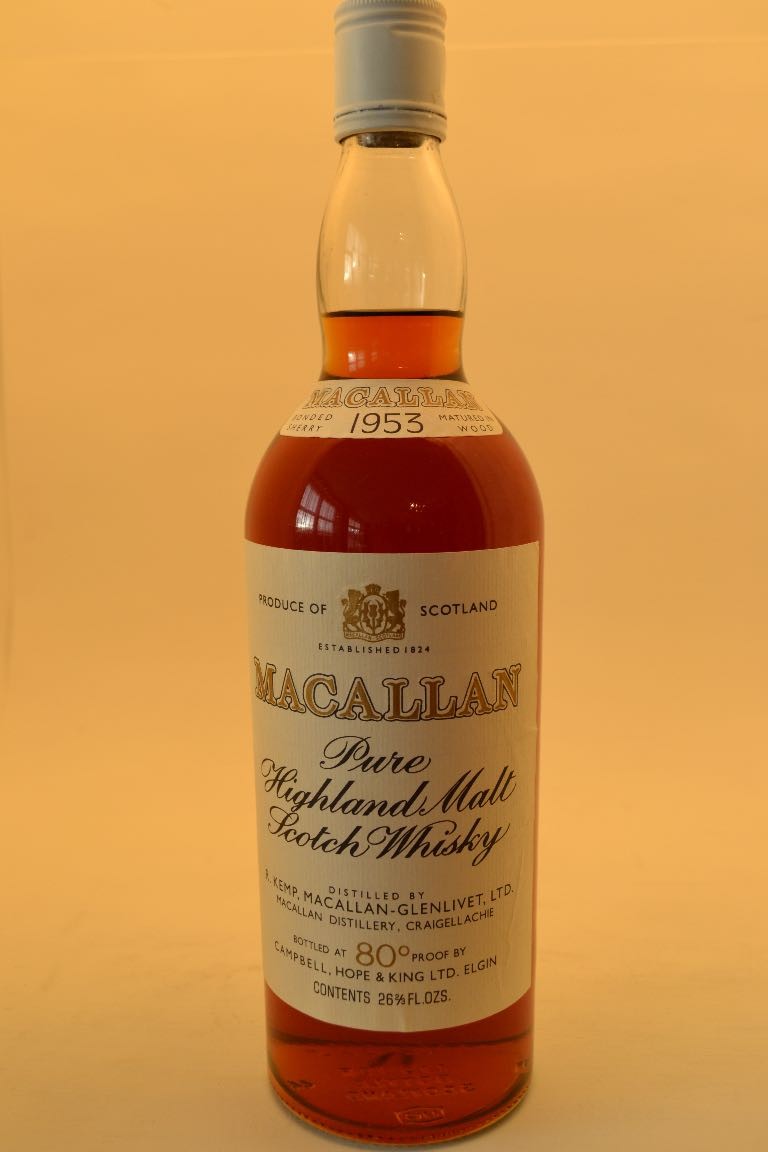 左假，左边标不对，贴都贴低了，感觉是个70cl瓶子。旋盖版水位高正常。