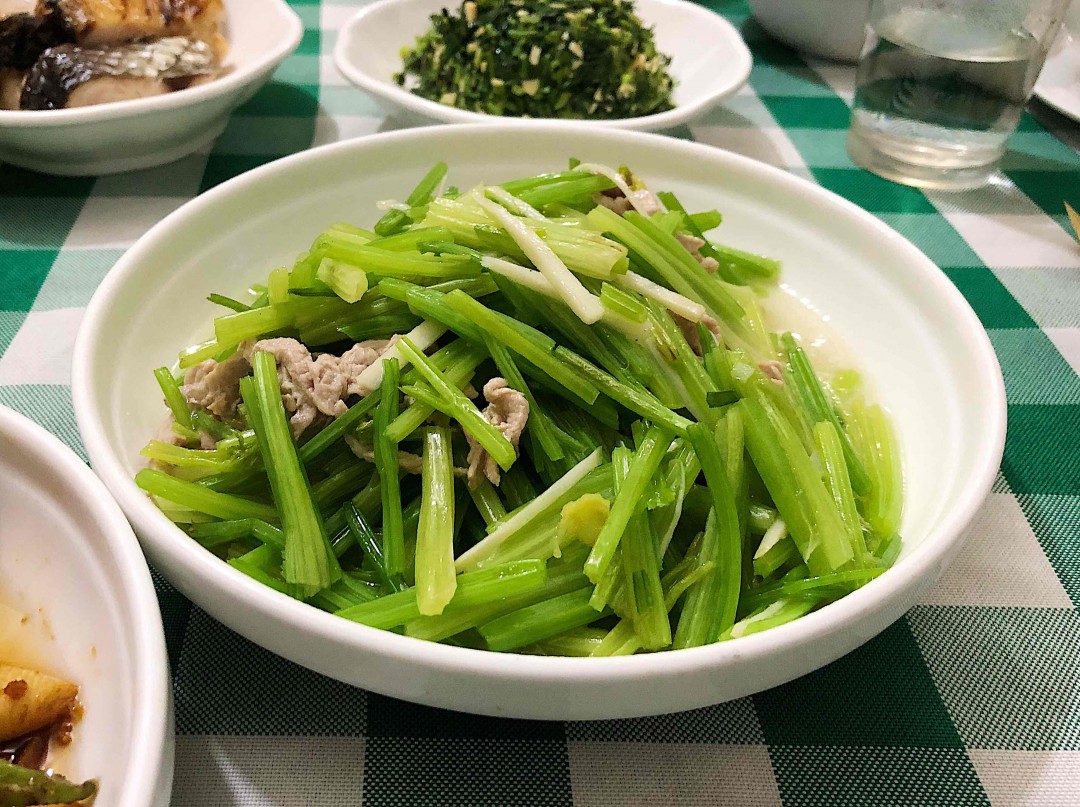 陈晓卿陈导连吃两天的店，轻松在路边摊的环境吃出米其林的人均～