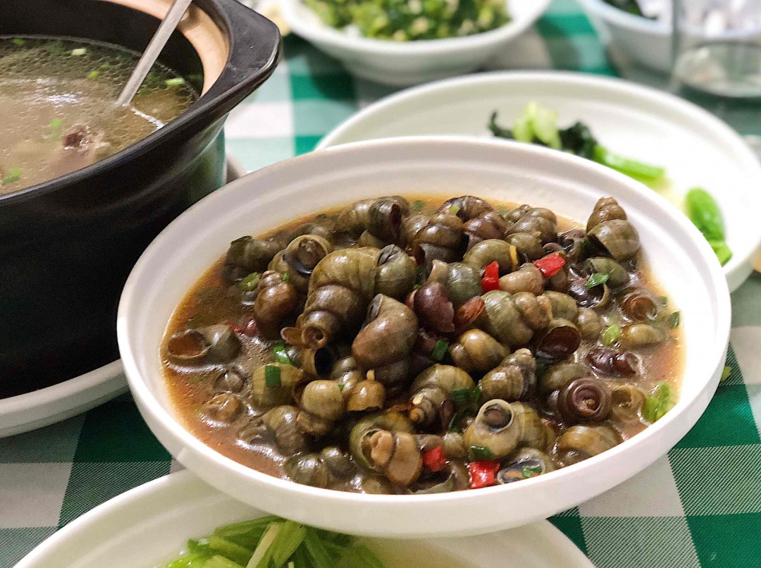 陈晓卿陈导连吃两天的店，轻松在路边摊的环境吃出米其林的人均～