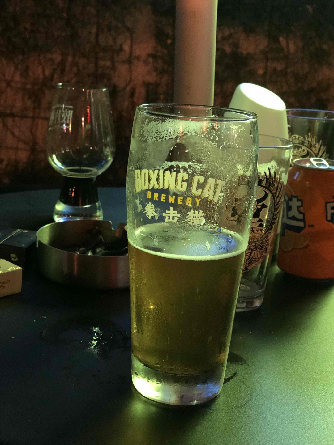 酒不少，可惜是白酒