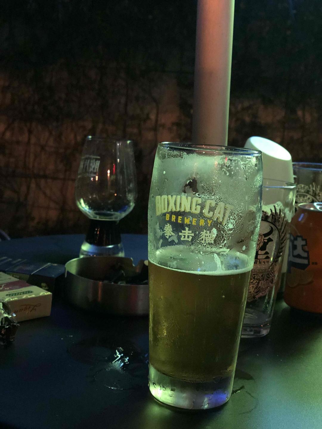 酒不少，可惜是白酒